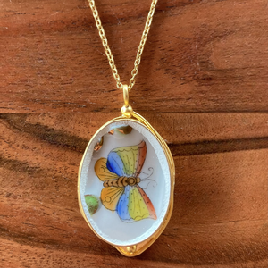 Aranyozott medál - Herendi mentett darabok - pillangós medál vagy nyaklánc, Ékszer, Nyaklánc, Medálos nyaklánc, Mozaik, Ékszerkészítés, MESKA