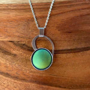 Eozinos mentett Zsolnay darabok - nemesacél nyaklánc eozinmázas porcelánnal - Meska.hu