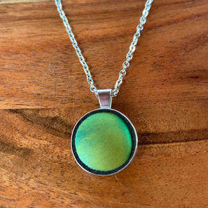 Eozinos mentett Zsolnay darabok - nemesacél medál eozin porcelánból - Meska.hu