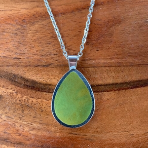 Eozinos mentett Zsolnay darabok - porcelán nyaklánc, nemesacél csepp medálos - ékszer - nyaklánc - medálos nyaklánc - Meska.hu