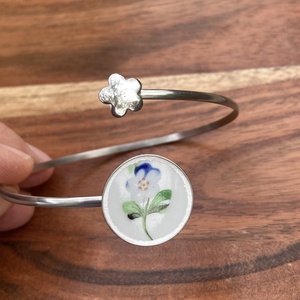 Herendi mentett darabok - nemesacél karperec porcelán virágos - állítható, nefelejcs - ékszer - karkötő - karkötő medállal - Meska.hu