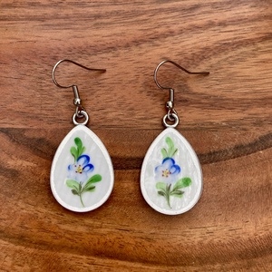 Herendi mentett darabok - porcelán fülbevaló - nemesacél csepp forma, nefelejcs - Meska.hu