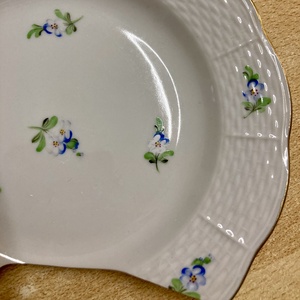 Herendi mentett darabok - nemesacél nyaklánc nefelejcses porcelánnal, nagy medál - ékszer - nyaklánc - medálos nyaklánc - Meska.hu