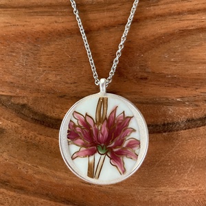 Zsolnay mentett darabok - porcelán nyaklánc - virágos medál nemesacél lánccal, Ékszer, Nyaklánc, Medálos nyaklánc, Mozaik, Ékszerkészítés, Tovább él egy a törött Zsolnay váza ebben a különleges nagy méretű medálban. Egyedülálló  ékszerek ..., MESKA