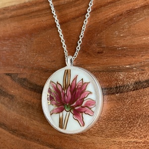 Zsolnay mentett darabok - porcelán nyaklánc - virágos medál nemesacél lánccal - ékszer - nyaklánc - medálos nyaklánc - Meska.hu