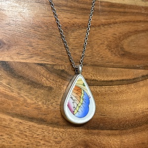 Herendi mentett darabok - porcelán nyaklánc - csepp medál nemesacél lánccal, pillangós, Ékszer, Nyaklánc, Medálos nyaklánc, Mozaik, Ékszerkészítés, MESKA