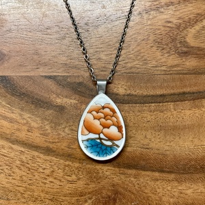 Herendi mentett darabok - virágos porcelán nyaklánc - nemesacél csepp medálos nyaklánc - ékszer - nyaklánc - medálos nyaklánc - Meska.hu