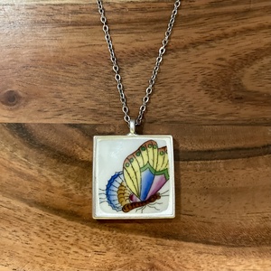 Herendi mentett darabok - porcelán nyaklánc - négyzet medál nemesacél lánccal, pillangós - Meska.hu