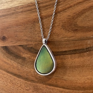 Eozinos Zsolnay mentett darabok - porcelán nyaklánc - csepp medál nemesacél lánccal, eozin mázas - Meska.hu