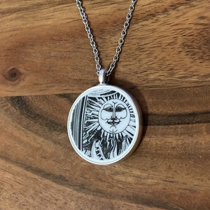 Szász Endre mentett darabok - napfény nyaklánc - medál nemesacél lánccal - ékszer - nyaklánc - medálos nyaklánc - Meska.hu