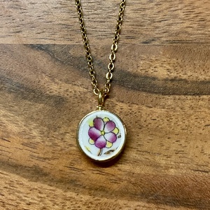 Aranyozott pici medál - Herendi mentett darabok - virágos medál vagy nyaklánc - ékszer - nyaklánc - medálos nyaklánc - Meska.hu