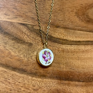 Aranyozott pici medál - Herendi mentett darabok - virágos medál vagy nyaklánc, Ékszer, Nyaklánc, Medálos nyaklánc, Mozaik, Ékszerkészítés, MESKA