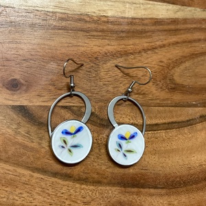 Mentett Herendi darabok - virágos porcelán fülbevaló - nemesacél lógós - ékszer - fülbevaló - lógó fülbevaló - Meska.hu