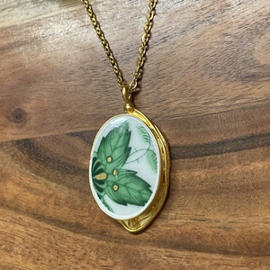 Aranyozott medál - Herendi mentett darabok - medál vagy nyaklánc - ékszer - nyaklánc - medálos nyaklánc - Meska.hu