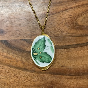 Aranyozott medál - Herendi mentett darabok - medál vagy nyaklánc - ékszer - nyaklánc - medálos nyaklánc - Meska.hu