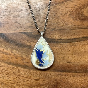 Mentett Zsolnay darabok - porcelán nyaklánc - csepp medál nemesacél lánccal - búzavirágos - ékszer - nyaklánc - medálos nyaklánc - Meska.hu