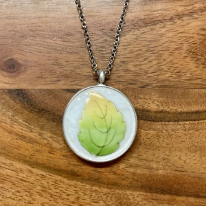 Mentett Herendi darabok - porcelán nyaklánc - levélmintás medál nemesacél lánccal, Ékszer, Nyaklánc, Medálos nyaklánc, Mozaik, Ékszerkészítés, MESKA