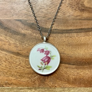 Mentett Zsolnay darabok - virágos porcelán nyaklánc nemesacél lánccal - ékszer - nyaklánc - medálos nyaklánc - Meska.hu