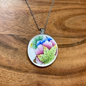 Herendi mentett darabok - nemesacél nyaklánc virágos porcelánnal, nagy medál - Meska.hu