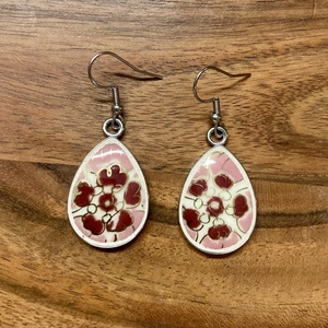 Mentett Zsolnay darabok - porcelán fülbevaló - nemesacél csepp forma, virágos - Meska.hu