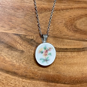 Mentett porcelán darabok - nemesacél nyaklánc virágos porcelánnal - ékszer - nyaklánc - medálos nyaklánc - Meska.hu