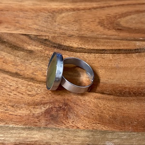 Eozinos mentett porcelán darabok - nemesacél gyűrű - eozin mázas, állítható - ékszer - gyűrű - kerek gyűrű - Meska.hu