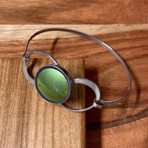 Eozinos mentett porcelán darabok - nemesacél karperec, eozin mázas - 3 méretben - ékszer - karkötő - karkötő medállal - Meska.hu