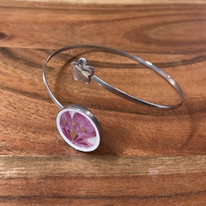 Mentett porcelán darabok - virágos nemesacél karperec - állítható - ékszer - karkötő - karkötő medállal - Meska.hu