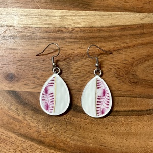 Mentett porcelán darabok - nemesacél fülbevaló - csepp forma, virágos - ékszer - fülbevaló - lógó fülbevaló - Meska.hu