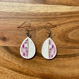 Mentett porcelán darabok - nemesacél fülbevaló - csepp forma, virágos, Ékszer, Fülbevaló, Lógó fülbevaló, Mozaik, Ékszerkészítés, MESKA