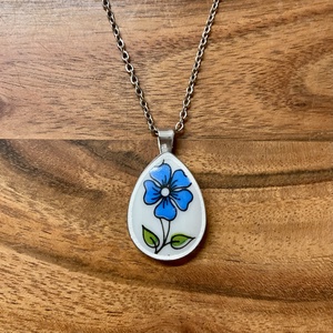 Mentett porcelán darabok - kék virágos nyaklánc - nemesacél csepp medálos, Ékszer, Nyaklánc, Medálos nyaklánc, Mozaik, Ékszerkészítés, MESKA