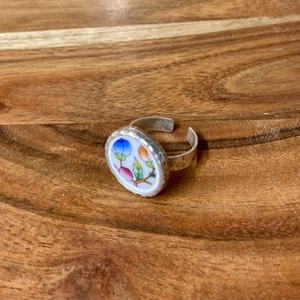 Mentett porcelán darabok - virágos, állítható gyűrű - ékszer - gyűrű - kerek gyűrű - Meska.hu