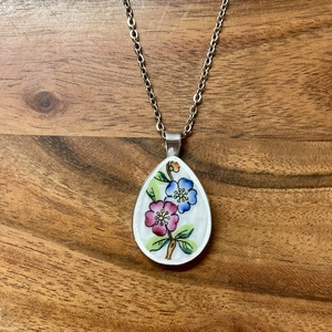 Mentett porcelán darabok - virágos nyaklánc - nemesacél csepp medálos, Ékszer, Nyaklánc, Medálos nyaklánc, Mozaik, Ékszerkészítés, MESKA