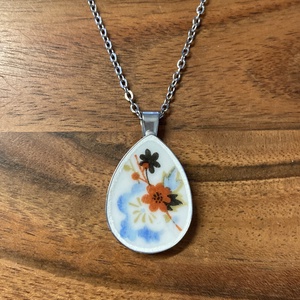 Mentett porcelán darabok - virágos nyaklánc - nemesacél csepp medálos, Ékszer, Nyaklánc, Medálos nyaklánc, Mozaik, Ékszerkészítés, MESKA