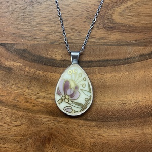 Mentett porcelán darabok - virágos nyaklánc - nemesacél csepp medálos, Ékszer, Nyaklánc, Medálos nyaklánc, Mozaik, Ékszerkészítés, MESKA