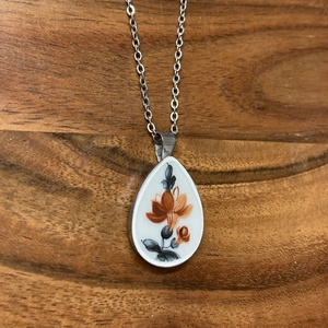 Mentett porcelán darabok - virágos nyaklánc - nemesacél csepp medálos - ékszer - nyaklánc - medálos nyaklánc - Meska.hu