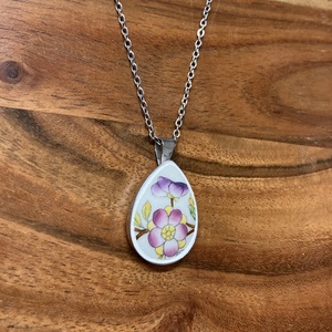 Mentett porcelán darabok - Viktória virágos nyaklánc - nemesacél csepp medálos - ékszer - nyaklánc - medálos nyaklánc - Meska.hu