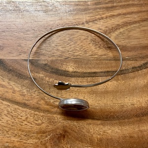 Mentett porcelán darabok - virágos nemesacél karperec - állítható - ékszer - karkötő - karkötő medállal - Meska.hu