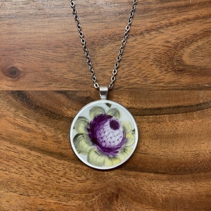 RITKA DARAB, mentett porcelán darabok - virágos nagy medálos nyaklánc - nemesacél - Meska.hu