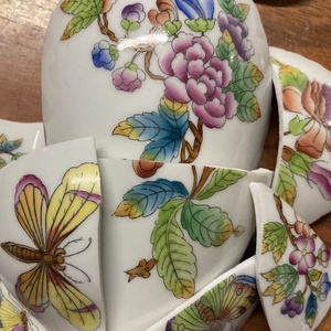 Mentett porcelán darabok - virágos nemesacél karperec - állítható, csepp medálos - ékszer - karkötő - karkötő medállal - Meska.hu