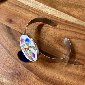 Mentett porcelán darabok - virágos nemesacél karperec - állítható - ékszer - karkötő - karkötő medállal - Meska.hu