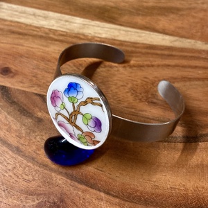 Mentett porcelán darabok - virágos nemesacél karperec - állítható - ékszer - karkötő - karkötő medállal - Meska.hu