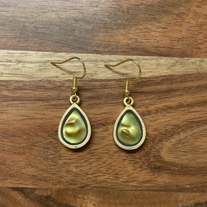 Aranyozott eozinos fülbevaló - mentett porcelán darabok, Ékszer, Fülbevaló, Lógó fülbevaló, Mozaik, Ékszerkészítés, MESKA