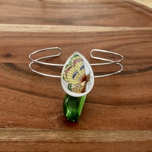 Mentett porcelán darabok - pillangós nemesacél karperec - állítható - ékszer - karkötő - karkötő medállal - Meska.hu