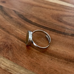 Eozinos mentett porcelán darabok - nemesacél gyűrű - eozin mázas, állítható - ékszer - gyűrű - kerek gyűrű - Meska.hu