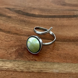 Eozinos mentett porcelán darabok - kígyós nemesacél gyűrű - eozin mázas, állítható - Meska.hu