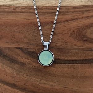 Eozinos mentett porcelán darabok - pici medálos nemesacél nyaklánc eozin mázas porcelánnal, Ékszer, Nyaklánc, Medálos nyaklánc, Mozaik, Ékszerkészítés, MESKA