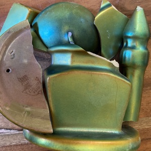 Aranyozott pici medál - eozinos mentett porcelán darabok - medál vagy nyaklánc - ékszer - nyaklánc - medálos nyaklánc - Meska.hu