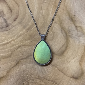 Eozinos mentett porcelán darabok - nyaklánc, nemesacél csepp medálos, Ékszer, Nyaklánc, Medálos nyaklánc, Mozaik, Ékszerkészítés, MESKA