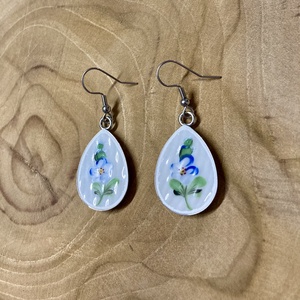 Mentett porcelán darabok - nemesacél fülbevaló - csepp forma, nefelejcs - ékszer - fülbevaló - lógó fülbevaló - Meska.hu